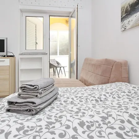 In Mit Eigener Terrasse By Interhome *