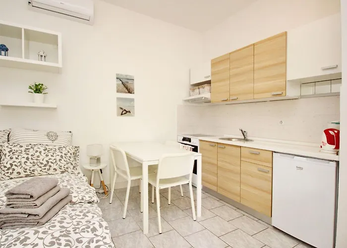 Apartamento In Mit Eigener Terrasse By Interhome *