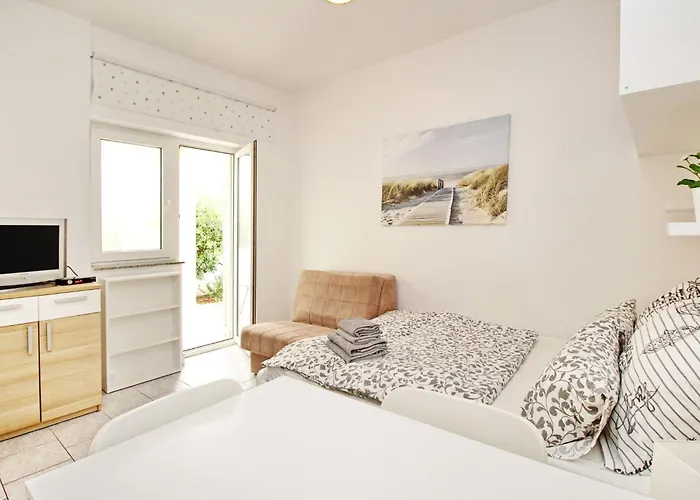 Apartamento In Mit Eigener Terrasse By Interhome Baška