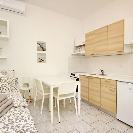 公寓 In Mit Eigener Terrasse By Interhome *